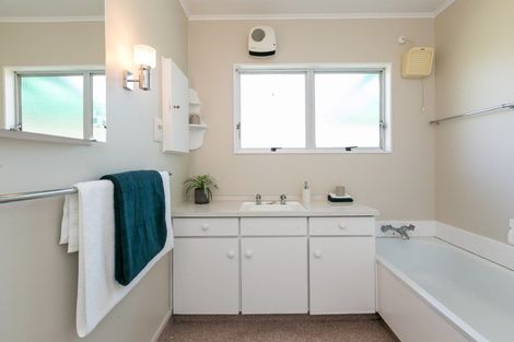 Photo of property in 7a Weathers Place, Taradale, Napier, 4112