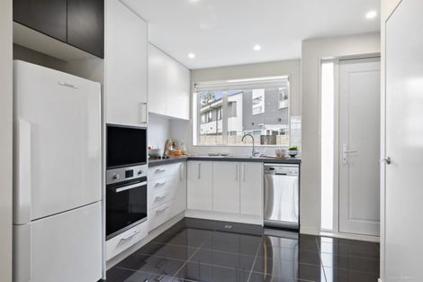 Photo of property in 6/2 Stone Street, Miramar, Wellington, 6022