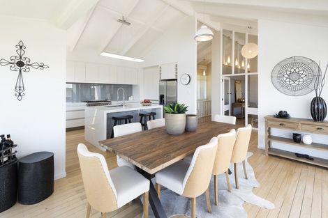 Photo of property in 144 Mellons Bay Road, Mellons Bay, Auckland, 2014