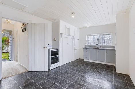 Photo of property in 12 Mills Street, Eltham, 4322