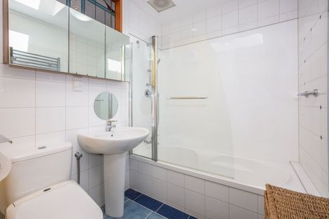 Photo of property in 2/11 Mervyn Place, Plimmerton, Porirua, 5026