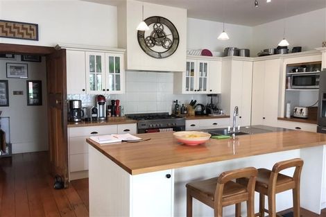 Photo of property in 58 Kelburn Parade, Kelburn, Wellington, 6012