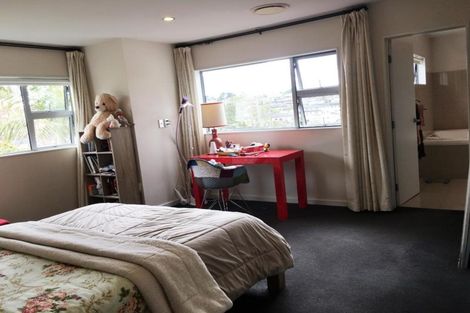 Photo of property in 77 Fairview Avenue, Fairview Heights, Auckland, 0632