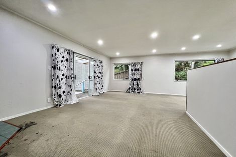 Photo of property in 4 Fernhaven Place, Massey, Auckland, 0614