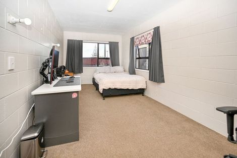 Photo of property in 1/2 Northall Road, New Lynn, Auckland, 0600