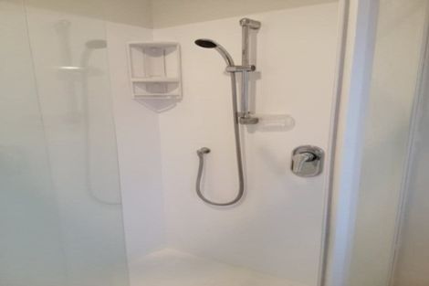 Photo of property in 9 Bishop Street, Green Bay, Auckland, 0604