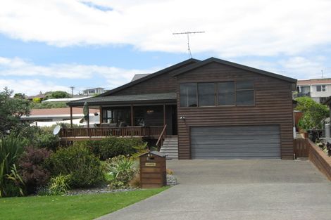 Photo of property in 61 Tindalls Bay Road, Tindalls Beach, Whangaparaoa, 0930