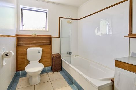 Photo of property in 20 Lyndfield Lane, Newlands, Wellington, 6037