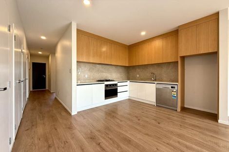 Photo of property in 35 Red Hills Road, Massey, Auckland, 0614