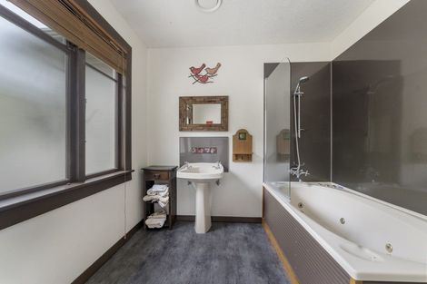 Photo of property in 92 Milton Terrace, Picton, 7220