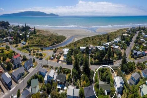 Photo of property in 30 Field Way, Waikanae Beach, Waikanae, 5036