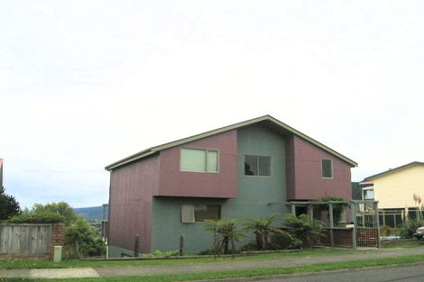 Photo of property in 21 Aniseed Grove, Timberlea, Upper Hutt, 5018