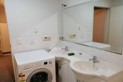 Photo of property in 8 Cricklade Terrace, Windsor Park, Auckland, 0632