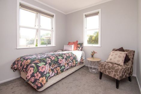 Photo of property in 10 Piper Place, Roslyn, Palmerston North, 4414