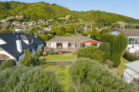 Photo of property in 16 Huia Street, Waikanae, 5036