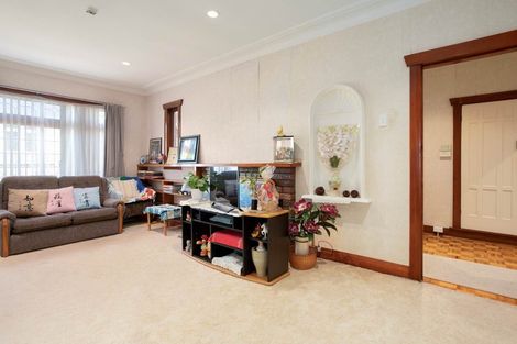 Photo of property in 17 Jasper Avenue, Mount Roskill, Auckland, 1041