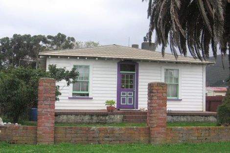 Photo of property in 17 York Street, Moera, Lower Hutt, 5010