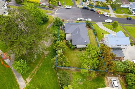 Photo of property in 16 Sumich Place, West Harbour, Auckland, 0618