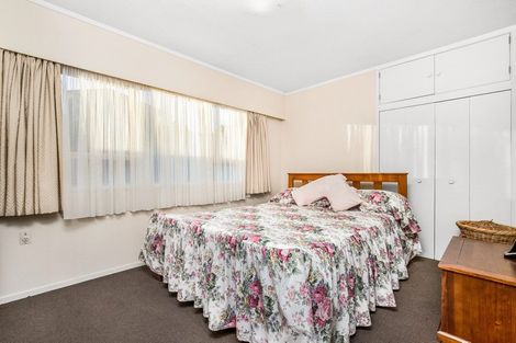 Photo of property in 16 Banksia Place, Goodwood Heights, Auckland, 2105