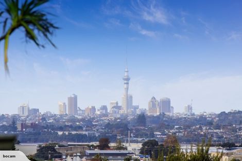 Photo of property in 2/27 Nui Mana Place, Te Atatu South, Auckland, 0610