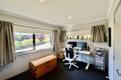 Photo of property in 3 Diamond Grove, Brown Owl, Upper Hutt, 5018