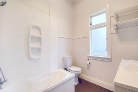 Photo of property in 32 Queensway, Three Kings, Auckland, 1024