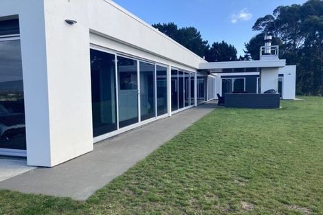Photo of property in 1122 Rangiotu Road, Rangiotu, Palmerston North, 4477