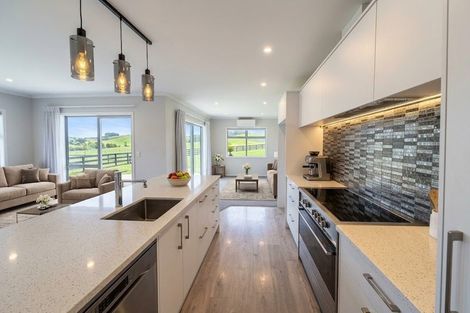 Photo of property in 94 Racecourse Road, Waipawa, 4210