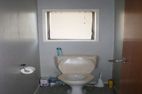 Photo of property in 1 Louise Place, West Harbour, Auckland, 0618