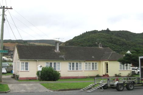 Photo of property in 93 Molesworth Street, Taita, Lower Hutt, 5011