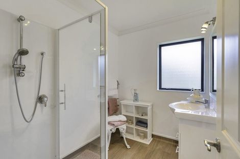 Photo of property in 8 Ian Peter Way, Otaki, 5512