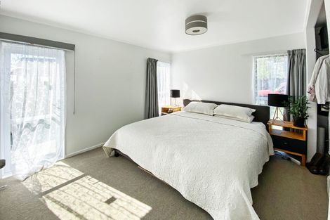 Photo of property in 1/307a Wairau Road, Totara Vale, Auckland, 0627