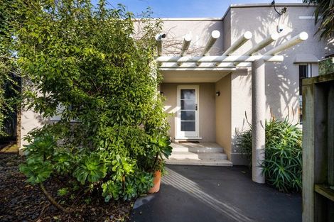 Photo of property in 180 Brooklands Road, Vogeltown, New Plymouth, 4310