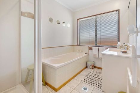 Photo of property in 8 Hoyte Place, Pukehangi, Rotorua, 3015