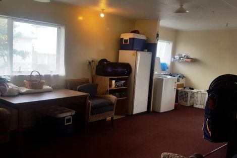 Photo of property in 2/4 Mcleod Road, Weymouth, Auckland, 2103