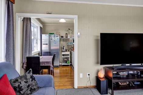 Photo of property in 14 Buchanan Place, Hawera, 4610