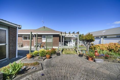 Photo of property in 8 Grange Place, Milson, Palmerston North, 4414