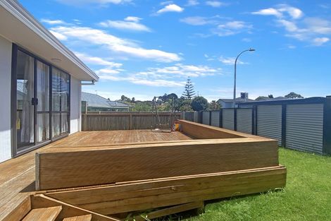 Photo of property in 1/22 Devonshire Road, Unsworth Heights, Auckland, 0632