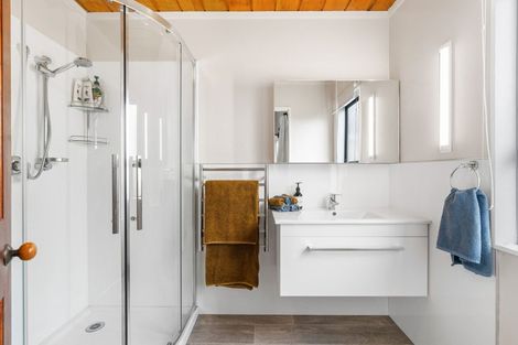 Photo of property in 27 Kawiu Road, Levin, 5510