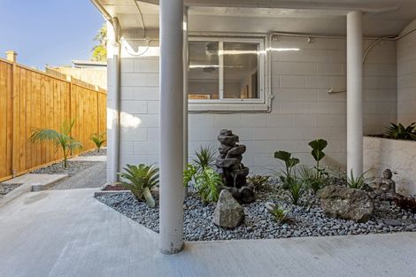 Photo of property in 43 Valley View Road, Glenfield, Auckland, 0629