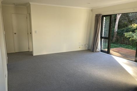 Photo of property in 102 Kemp Road, Massey, Auckland, 0614