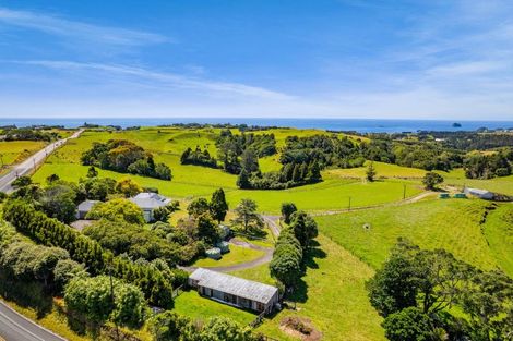 Photo of property in 568 South Road, Omata, New Plymouth, 4374
