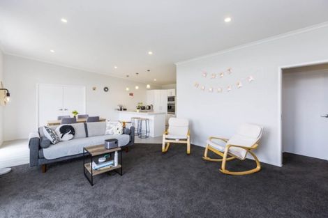 Photo of property in 51 Percy Kinsman Crescent, Riverstone Terraces, Upper Hutt, 5018