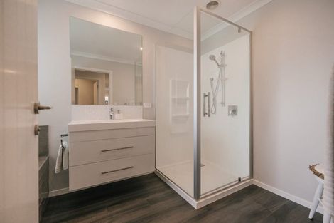 Photo of property in 1 Waimarama Court, Roslyn, Palmerston North, 4414