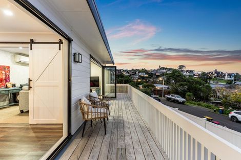 Photo of property in 2/33 Parr Terrace, Castor Bay, Auckland, 0620