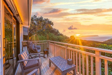 Photo of property in 104 Airlie Road, Plimmerton, Porirua, 5026