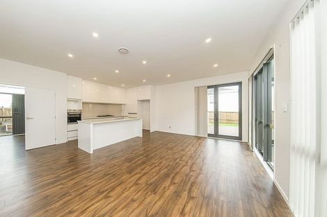 Photo of property in 2 Azzurro Way, Flat Bush, Auckland, 2019