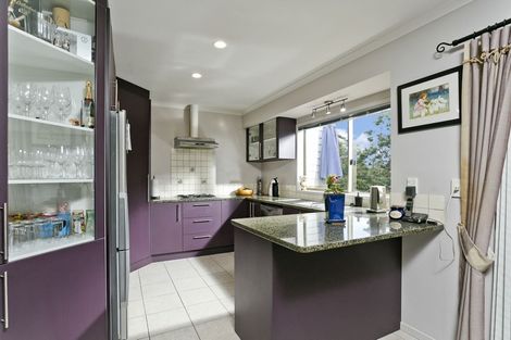 Photo of property in 37 Condor Place, Unsworth Heights, Auckland, 0632