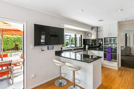 Photo of property in 4 Woodview Rise, Botany Downs, Auckland, 2010