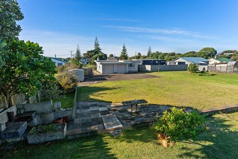Photo of property in 5 Toi Street, Otaki Beach, Otaki, 5512